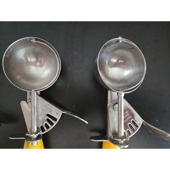 #20 Serving Disher Ice Cream Scoops Choice Lot of 4 Work Great - Picture 5 of 10